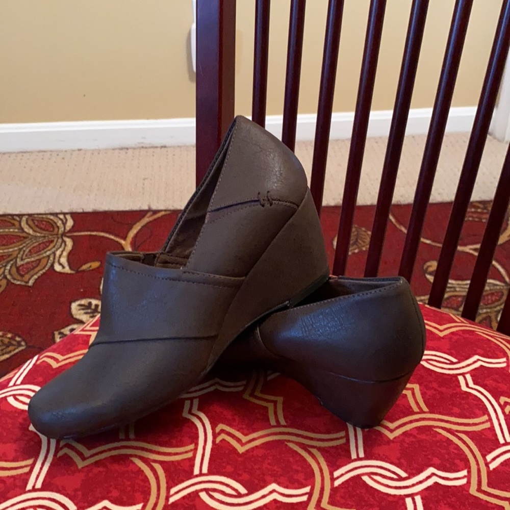 Shoes - Picture 9 of 12